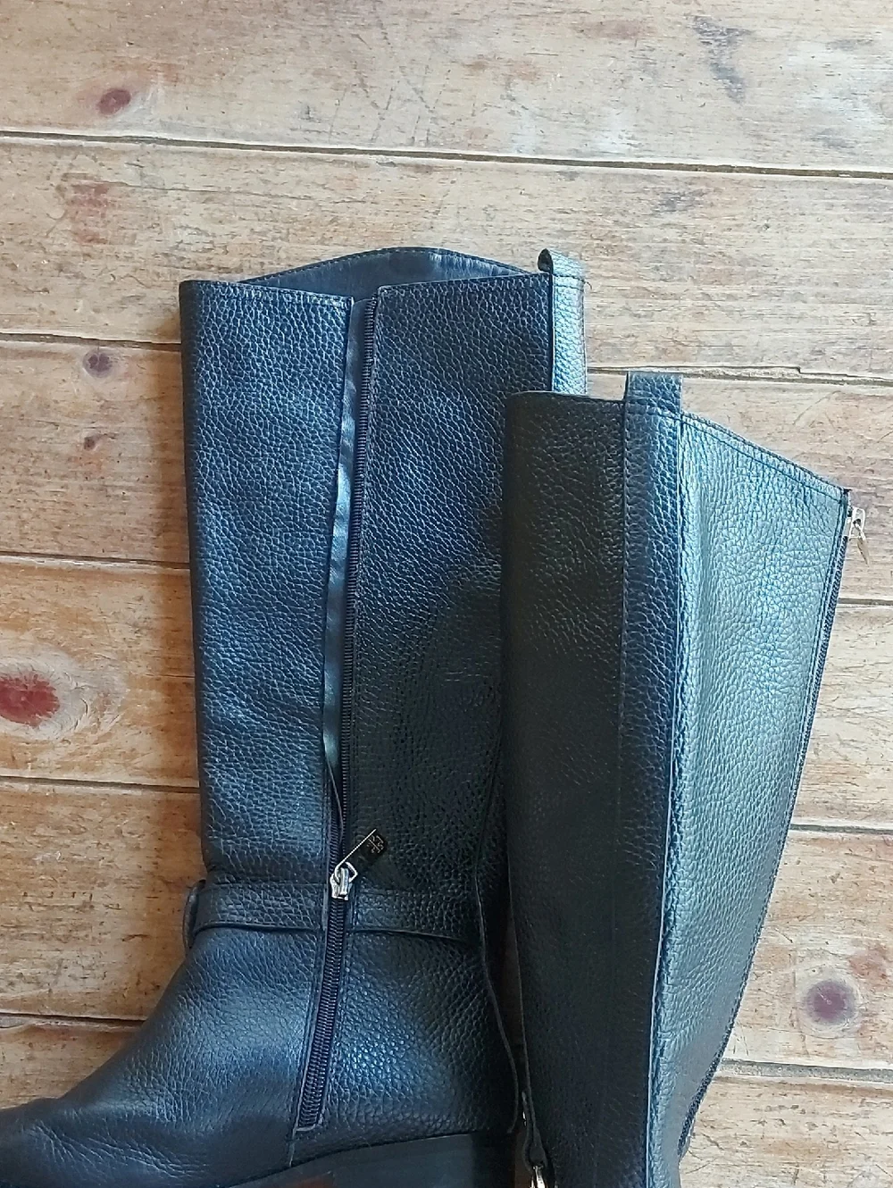 Tory Burch Black Pebbled Leather Glove with Gold Logo Accent